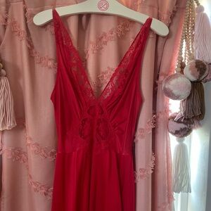 Beautiful vintage olga Nightgown dress